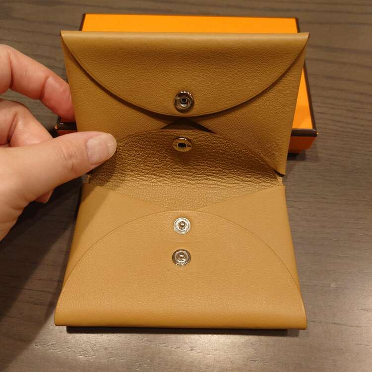 エルメス　カルヴィデュオ　インプリメ　ビスキュイ（ブランド財布・小物）の商品画像 - 査定依頼日：2025年3月6日 - 最高査定価格：100,000円