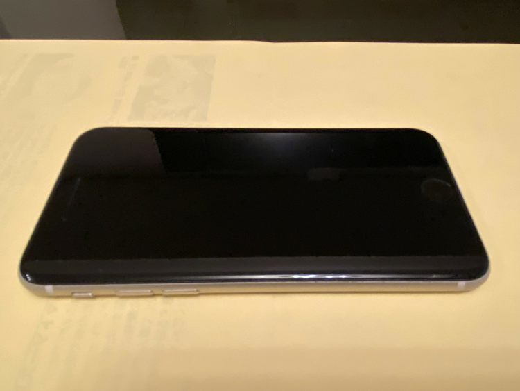 iPhone iPhone SE (第 3 世代) 64GB docomo（スマホ）の商品画像 - 査定依頼日：2026年10月24日 - 最高査定価格：18,000円