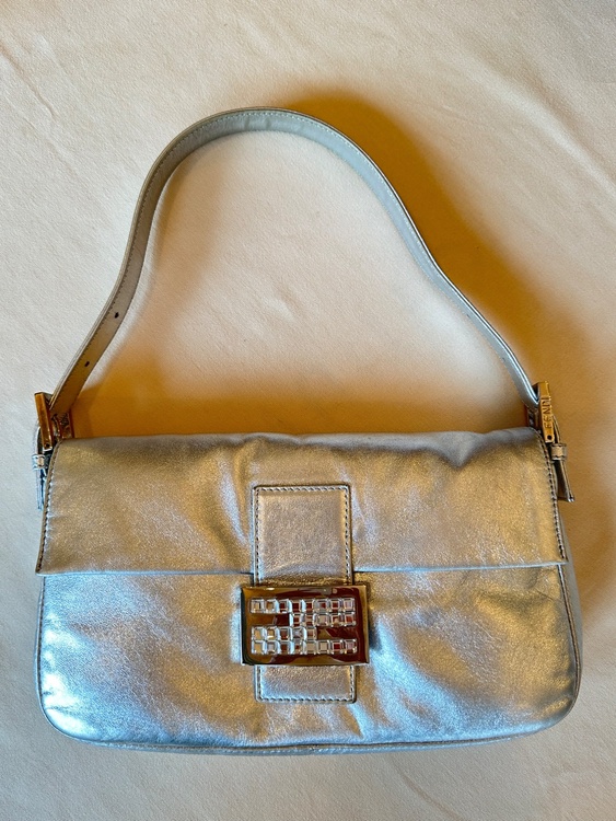 FENDI Baguette Bag（ブランドバッグ）の商品画像 - 査定依頼日：2026年8月22日 - 最高査定価格：450,000円