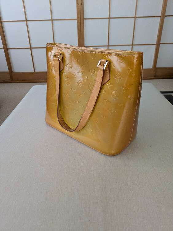 ルイヴィトン　ヴェルニヒューストンシルバ（ブランドバッグ）の商品画像 - 査定依頼日：2025年2月4日 - 最高査定価格：10,000円