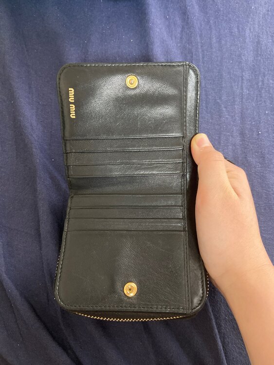 ミュウミュウ  （ブランドバッグ）の商品画像 - 査定依頼日：2025年2月7日 - 最高査定価格：10,000円