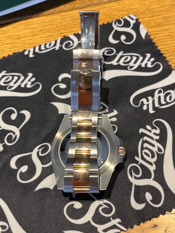 ロレックス GMTマスター 126711CHN（高級時計）の商品画像 - 査定依頼日：2025年8月31日 - 最高査定価格：3,050,000円