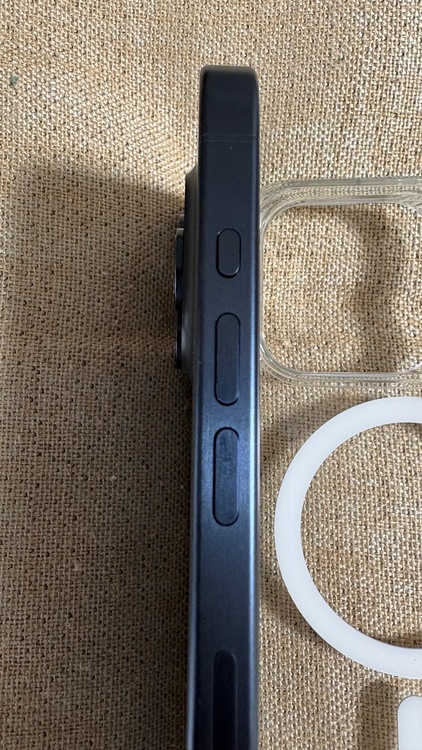 iPhone iPhone 15 Pro 128GB au（スマホ）の商品画像 - 査定依頼日：2026年9月24日 - 最高査定価格：110,000円