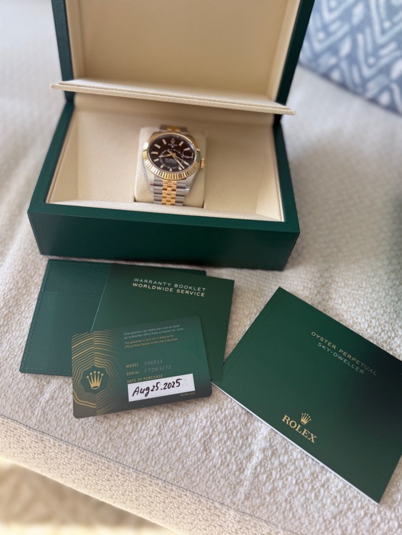 ロレックス スカイドゥエラー 33693（高級時計）の商品画像 - 査定依頼日：2025年8月28日 - 最高査定価格：3,220,000円