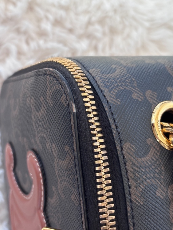 チェーンボックスキュイルトリオンフ（ブランドバッグ）の商品画像 - 査定依頼日：2026年3月18日 - 最高査定価格：165,000円