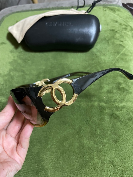 サングラス（ブランド財布・小物）の商品画像 - 査定依頼日：2025年8月20日 - 最高査定価格：10,000円