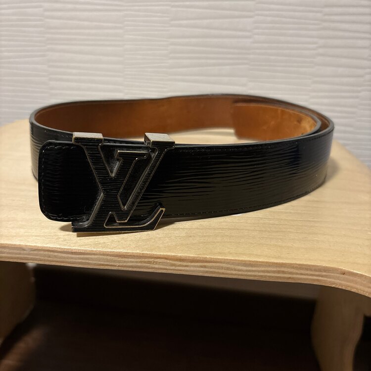 ルイヴィトン　ベルト（古着・ファッション）の商品画像 - 査定依頼日：2025年1月2日 - 最高査定価格：4,000円