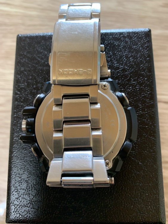 Gショック GST-B100D-1A9JF（高級時計）の商品画像 - 査定依頼日：2025年6月15日 - 最高査定価格：10,000円