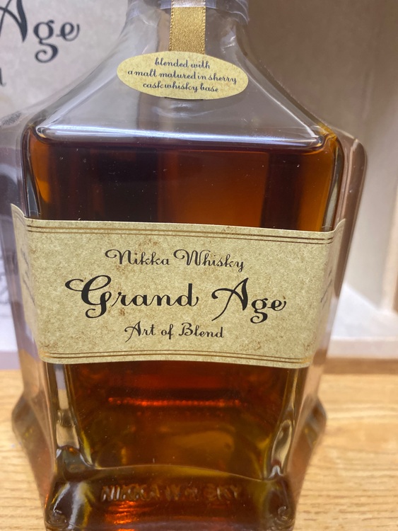 ③ニッカグランドエイジ　660ml 45%（お酒）の商品画像 - 査定依頼日：2025年8月21日 - 最高査定価格：13,000円