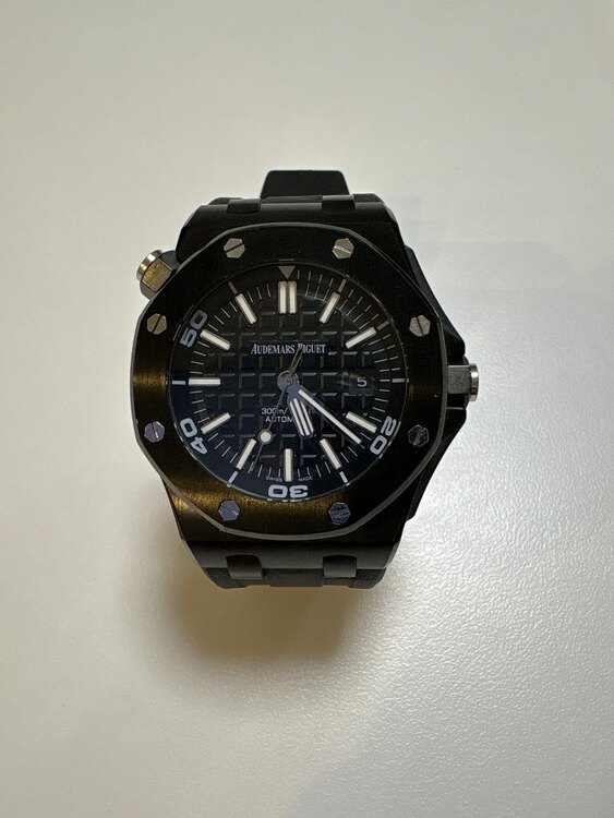 オーデマピゲロイヤルオークオフショア（高級時計）の商品画像 - 査定依頼日：2025年2月8日 - 最高査定価格：2,300,000円