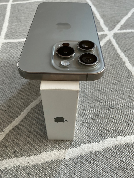 iPhone iPhone 15 Pro 256GB SIMフリー（スマホ）の商品画像 - 査定依頼日：2026年10月17日 - 最高査定価格：87,000円