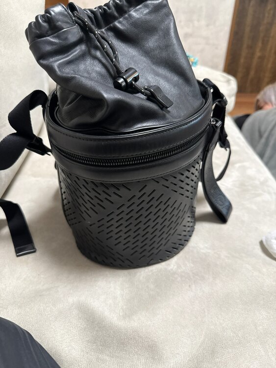 バックB04924937G（ブランドバッグ）の商品画像 - 査定依頼日：2025年3月31日 - 最高査定価格：50,000円