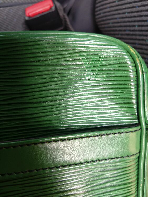 ルイヴィトン エピ （ブランドバッグ）の商品画像 - 査定依頼日：2025年7月1日 - 最高査定価格：15,000円