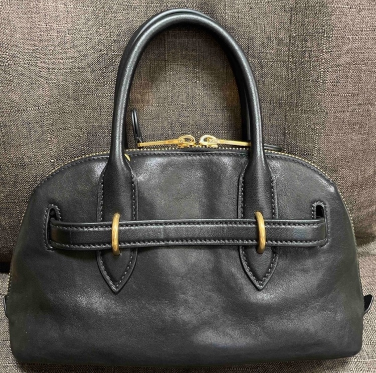 ミュウミュウ  （ブランドバッグ）の商品画像 - 査定依頼日：2025年8月19日 - 最高査定価格：300,000円