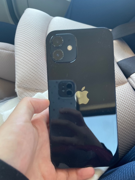 iPhone iPhone 12 64GB au（スマホ）の商品画像 - 査定依頼日：2026年5月30日 - 最高査定価格：20,000円