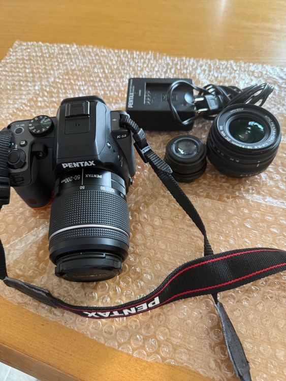 PENTAX デジタル一眼レフ PENTAX K-S2 ダブルズームキット (ブ（カメラ）の商品画像 - 査定依頼日：2026年1月21日 - 最高査定価格：20,500円