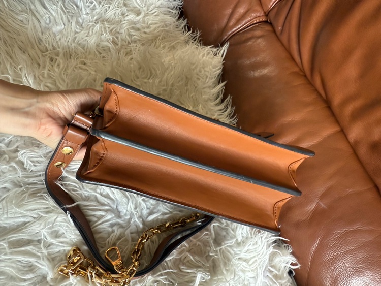 ドーフィーヌ（ブランドバッグ）の商品画像 - 査定依頼日：2025年9月9日 - 最高査定価格：200,000円