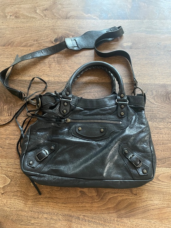 バレンシアガ  （ブランドバッグ）の商品画像 - 査定依頼日：2025年7月9日 - 最高査定価格：150,000円