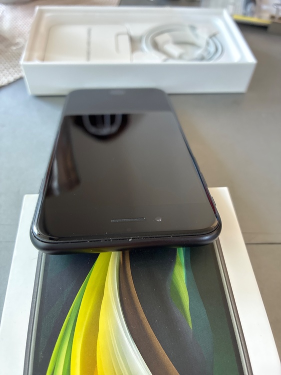 iPhone iPhone SE (第 2 世代) 128GB SIMフリー（スマホ）の商品画像 - 査定依頼日：2026年7月9日 - 最高査定価格：9,000円