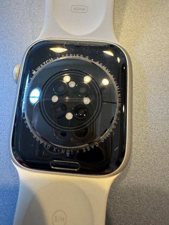 Apple Watch series8 アルミニウム スターライト 45mm（家電）の商品画像 - 査定依頼日：2025年9月30日 - 最高査定価格：10,000円