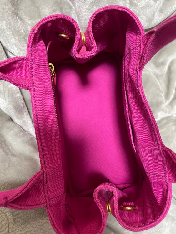 プラダ カナパトート Mサイズ（ブランドバッグ）の商品画像 - 査定依頼日：2025年6月2日 - 最高査定価格：65,000円