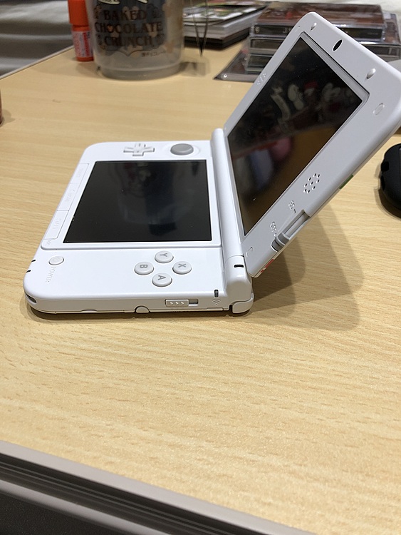 ニンテンドー3DS LL（ゲーム機本体・ゲームソフト）の商品画像 - 査定依頼日：2019年11月3日 - 最高査定価格：4,000円