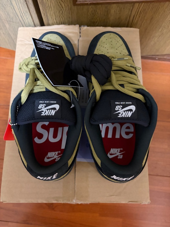 Supreme × Nike SB Dunk Low OG QS “Camper（古着・ファッション）の商品画像 - 査定依頼日：2026年1月28日 - 最高査定価格：30,000円