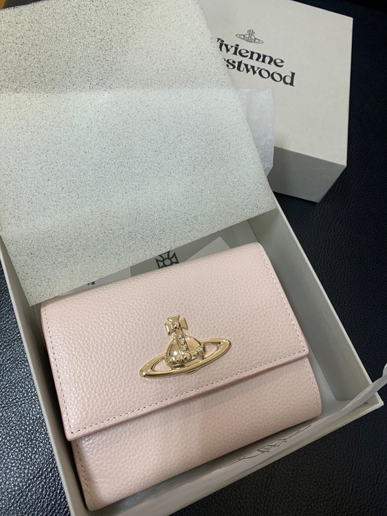 ヴィヴィアンウエストウッド　牛革三つ折り財布（古着・ファッション）の商品画像 - 査定依頼日：2026年7月28日 - 最高査定価格：6,000円