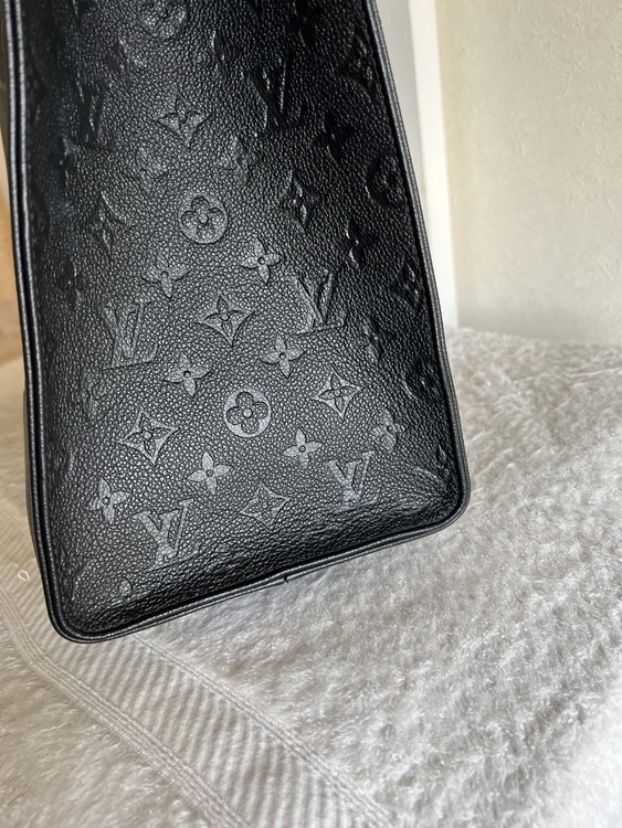 オンザゴー（ブランドバッグ）の商品画像 - 査定依頼日：2022年8月9日 - 最高査定価格：280,000円