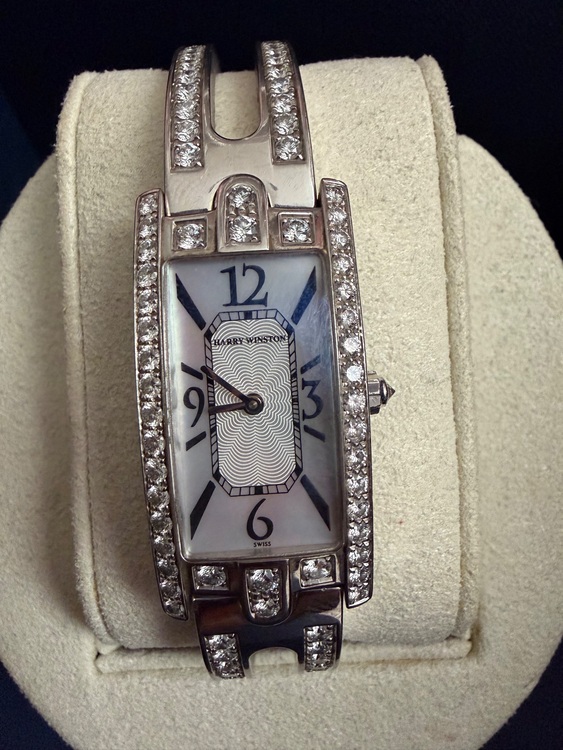 ハリーウィンストン その他 アベニューフルダイヤばんぐり（高級時計）の商品画像 - 査定依頼日：2025年11月12日 - 最高査定価格：1,750,000円