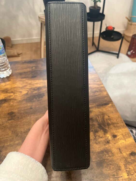 ルイヴィトン エピ （ブランドバッグ）の商品画像 - 査定依頼日：2025年4月2日 - 最高査定価格：50,000円