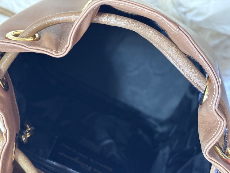 ヴァラリボン巾着（ブランドバッグ）の商品画像 - 査定依頼日：2026年3月18日 - 最高査定価格：20,000円