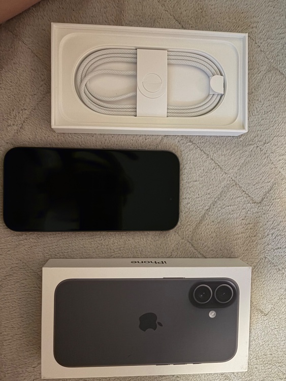 iPhone 17 256GB Softbank（スマホ）の商品画像 - 査定依頼日：2026年4月23日 - 最高査定価格：108,000円