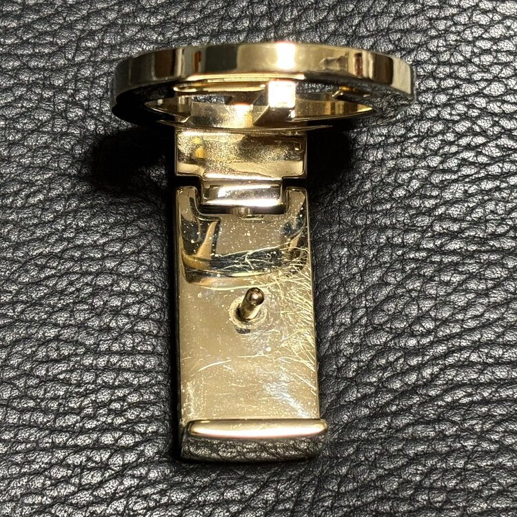 インターロッキング レザー ショルダーバッグ （ブランドバッグ）の商品画像 - 査定依頼日：2025年1月6日 - 最高査定価格：80,000円