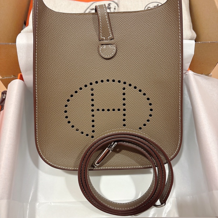 エルメス エブリン （ブランドバッグ）の商品画像 - 査定依頼日：2025年10月25日 - 最高査定価格：360,000円