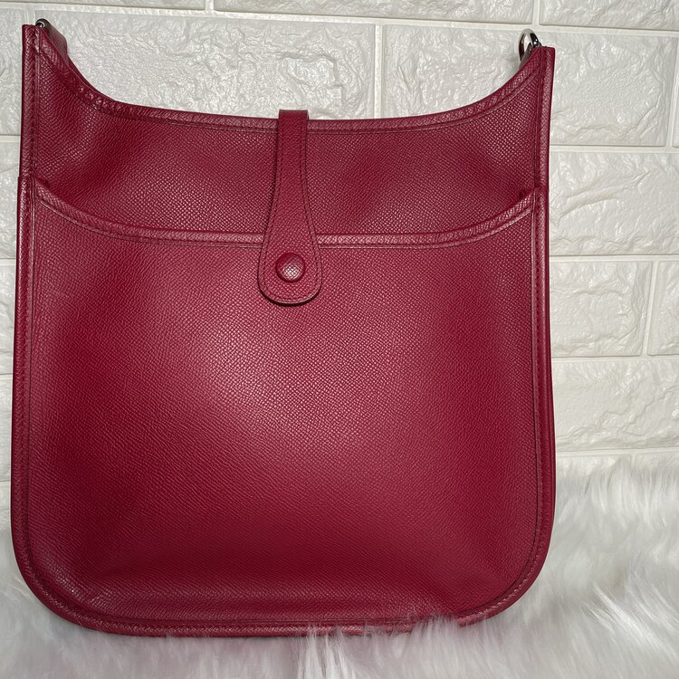 エルメス エブリン3ＰＭ ヴォーエプソン ルビー □O刻印（ブランドバッグ）の商品画像 - 査定依頼日：2025年1月25日 - 最高査定価格：250,000円