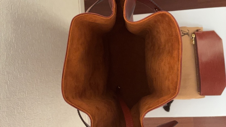 ルイヴィトン エピ （ブランドバッグ）の商品画像 - 査定依頼日：2025年12月12日 - 最高査定価格：20,000円