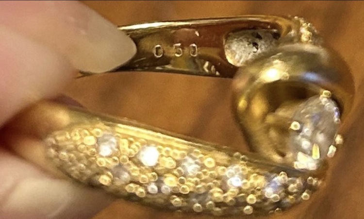 ツイストデザインゴールドリング（金・貴金属）の商品画像 - 査定依頼日：2026年2月1日 - 最高査定価格：300,000円