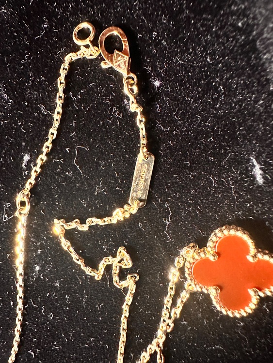 ヴァンクリーフアーペル　ヴィンテージアルハンブラ　カーネリアンネックレス（金・貴金属）の商品画像 - 査定依頼日：2025年6月5日 - 最高査定価格：300,000円