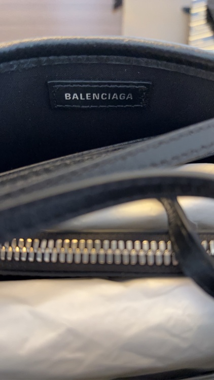 バレンシアガ  （ブランドバッグ）の商品画像 - 査定依頼日：2025年12月27日 - 最高査定価格：74,000円