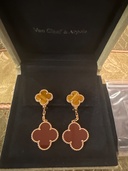 ヴァンクリーフ  マジックアルハンブラ2モチーフイヤリングカーネリアンタイガーズ（金・貴金属）の商品画像 - 査定依頼日：2026年3月22日 - 最高査定価格：1,180,000円