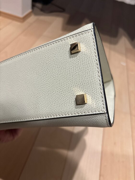 ヴァレクストラ  （ブランドバッグ）の商品画像 - 査定依頼日：2025年2月26日 - 最高査定価格：200,000円