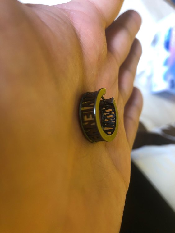 ヴィヴィアンウエストウッドピアス　ガンメタリック（金・貴金属）の商品画像 - 査定依頼日：2023年9月25日 - 最高査定価格：1,000円