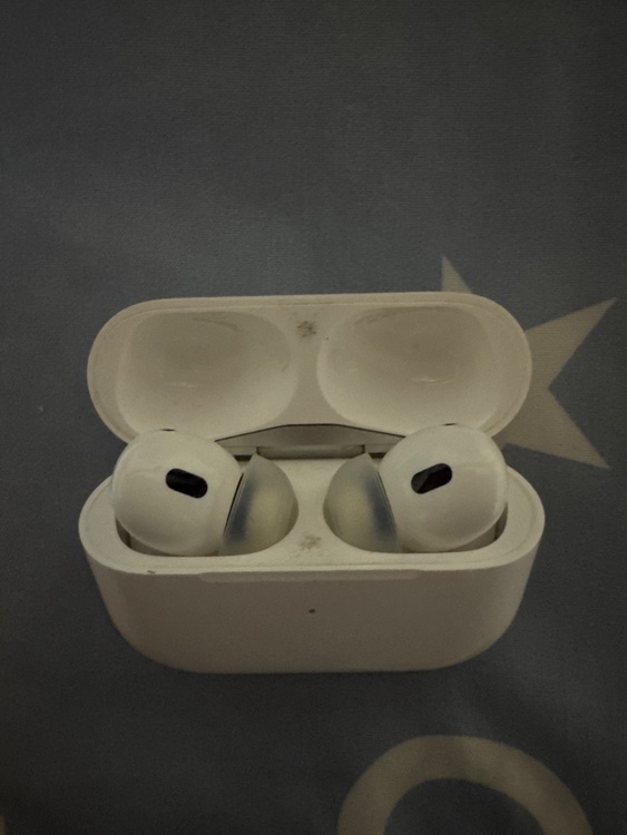 AirPods Pro2（オーディオ・スピーカー）の商品画像 - 査定依頼日：2026年4月19日 - 最高査定価格：100,000円