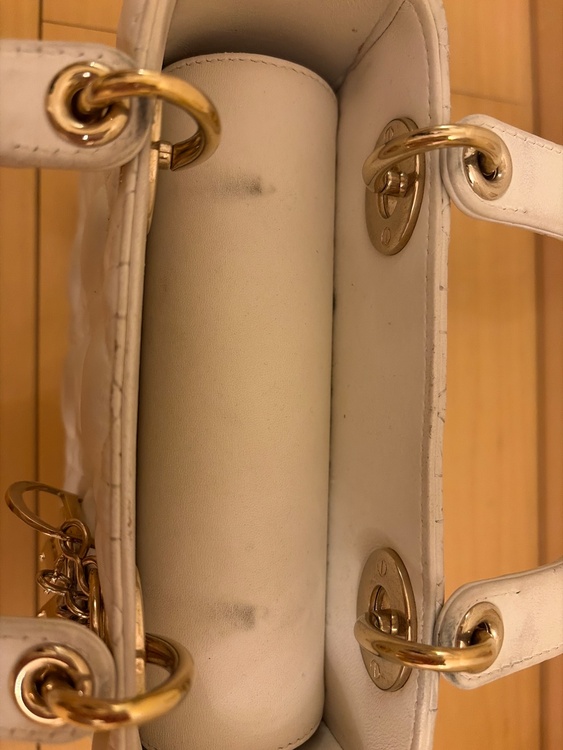 ディオール レディディオール カナージュ 2WAYハンドバッグ レザー ホワイト（ブランドバッグ）の商品画像 - 査定依頼日：2026年4月2日 - 最高査定価格：180,000円