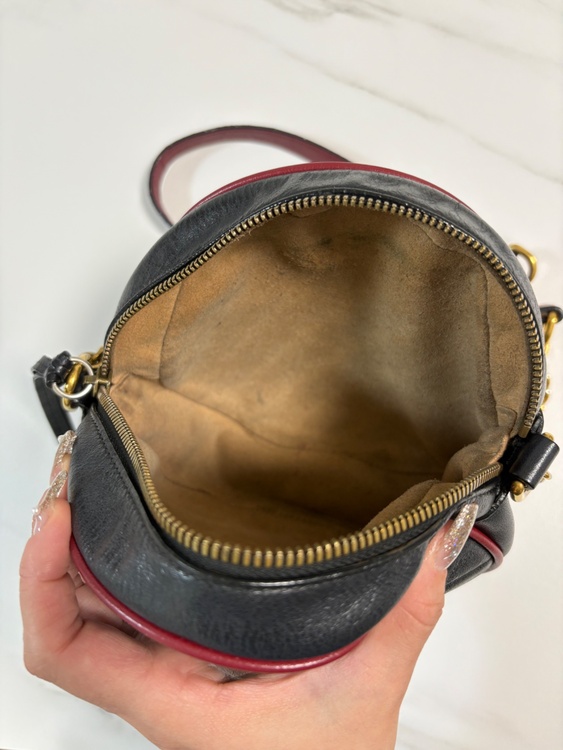 GGマーモント ラウンド チェーン ショルダーバッグ ポシェット レザー ブラッ（ブランドバッグ）の商品画像 - 査定依頼日：2025年12月14日 - 最高査定価格：70,000円