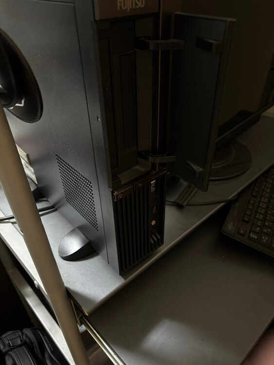 ESPRIMO DH70/DN（PC・タブレット）の商品画像 - 査定依頼日：2025年5月19日 - 最高査定価格：1,000円