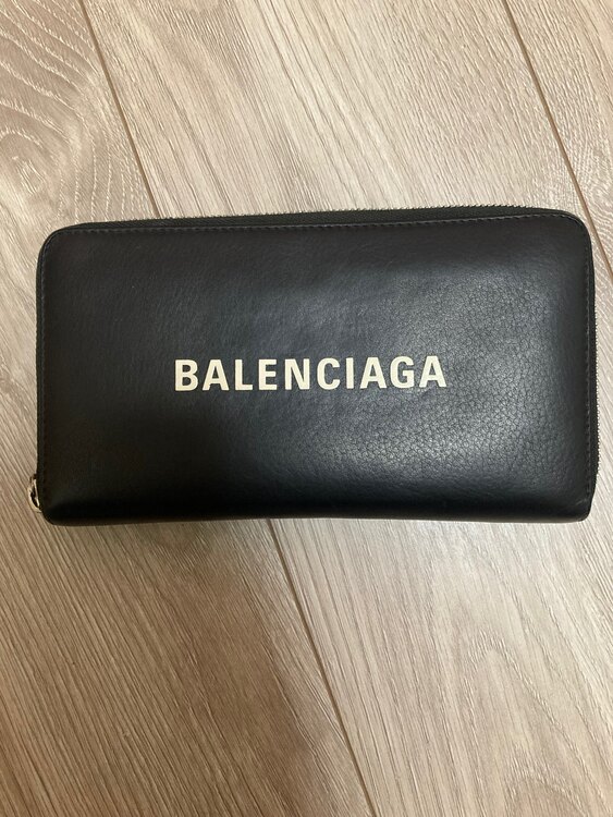 バレンシアガ  （ブランドバッグ）の商品画像 - 査定依頼日：2025年4月5日 - 最高査定価格：15,000円