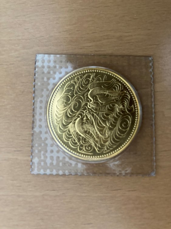天皇御座位60年記念貨幣（金・貴金属）の商品画像 - 査定依頼日：2023年7月30日 - 最高査定価格：185,000円