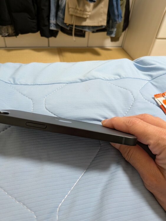 iPhone 16e 128GB au（スマホ）の商品画像 - 査定依頼日：2026年3月24日 - 最高査定価格：65,000円